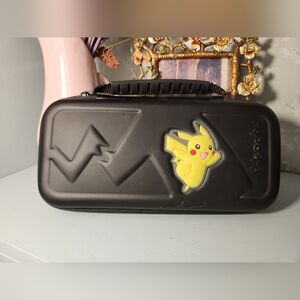Nintendo Switch Pokémon Deluxe Travel Case Pikachu rubber logo Clamshell Zip